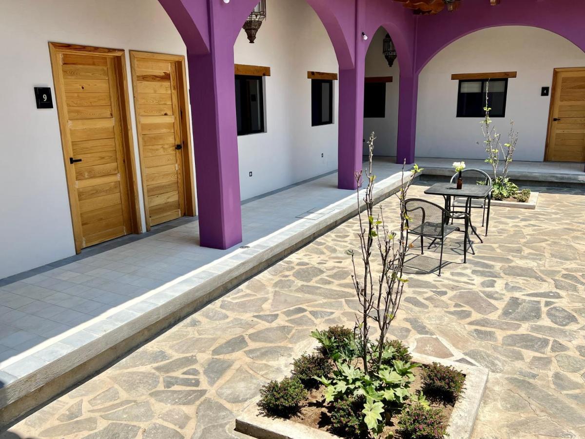 De La Montana Hotel *
